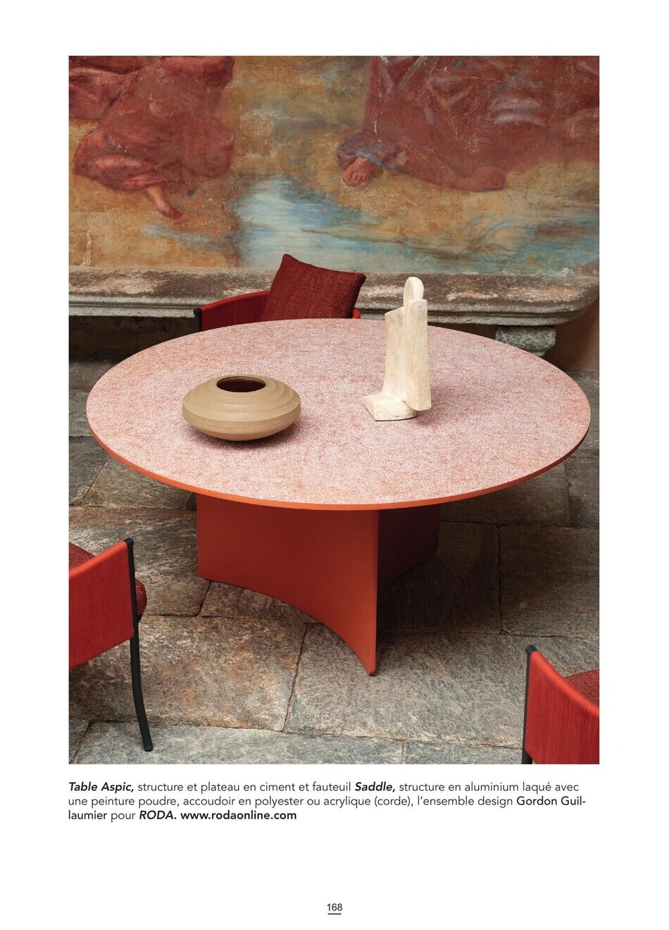 Table « Aspic » et fauteuils « Saddle », design Gordon Guillaumier pour RODA
