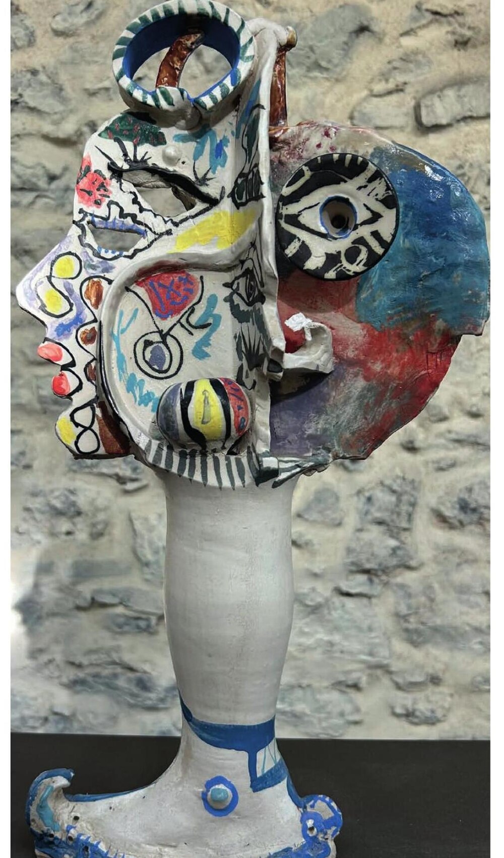« Argos », sculpture céramique polychrome de Gilbert Portanier
